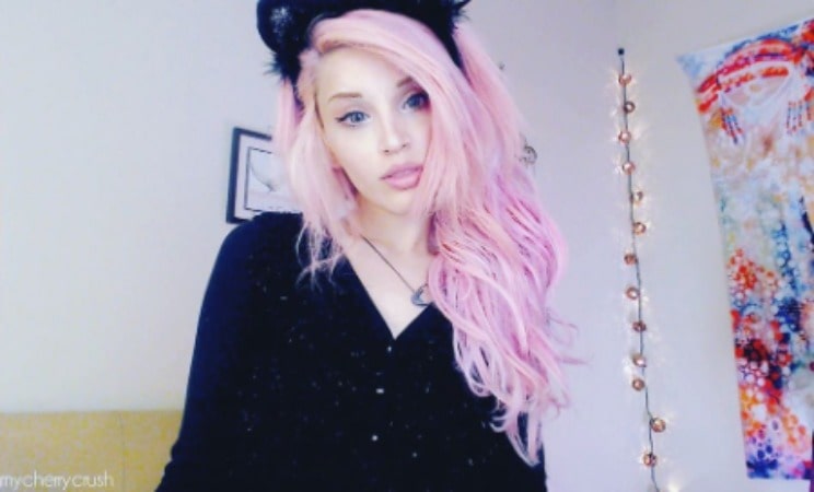 Cherry Crush wearing black top, Pink Hair. Is Cherry Crush dating or she is single? 